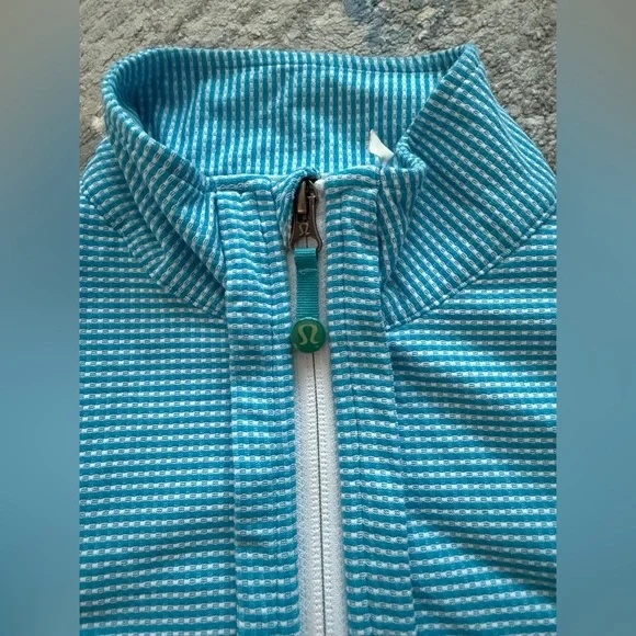 Lululemon Light Blue and White Gingham Pleated Jacket - Picture 4 of 11